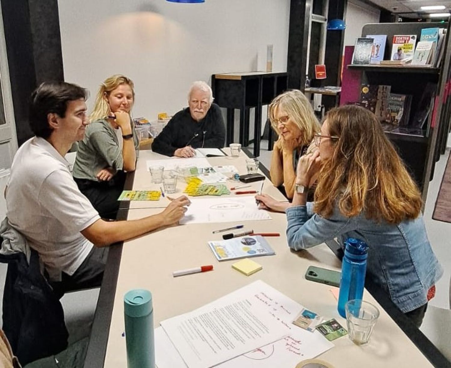 Jonge vrijwilliger Rachel adviseert afdeling die met jonge vrijwilligers  wilt werken