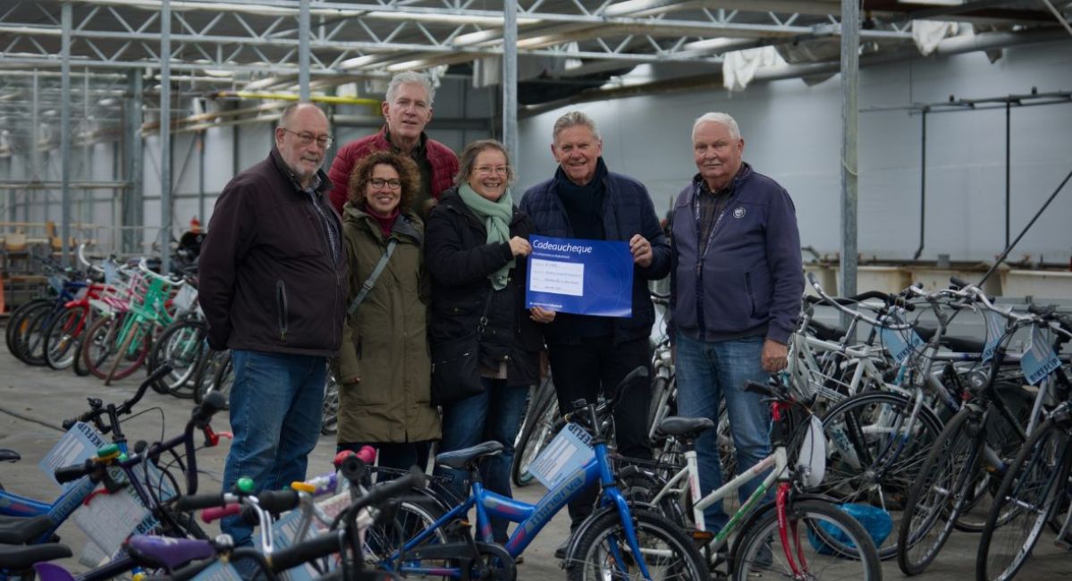 Rabobank ondersteunt Stichting Leergeld De Ronde Venen met €5000 voor fietsen