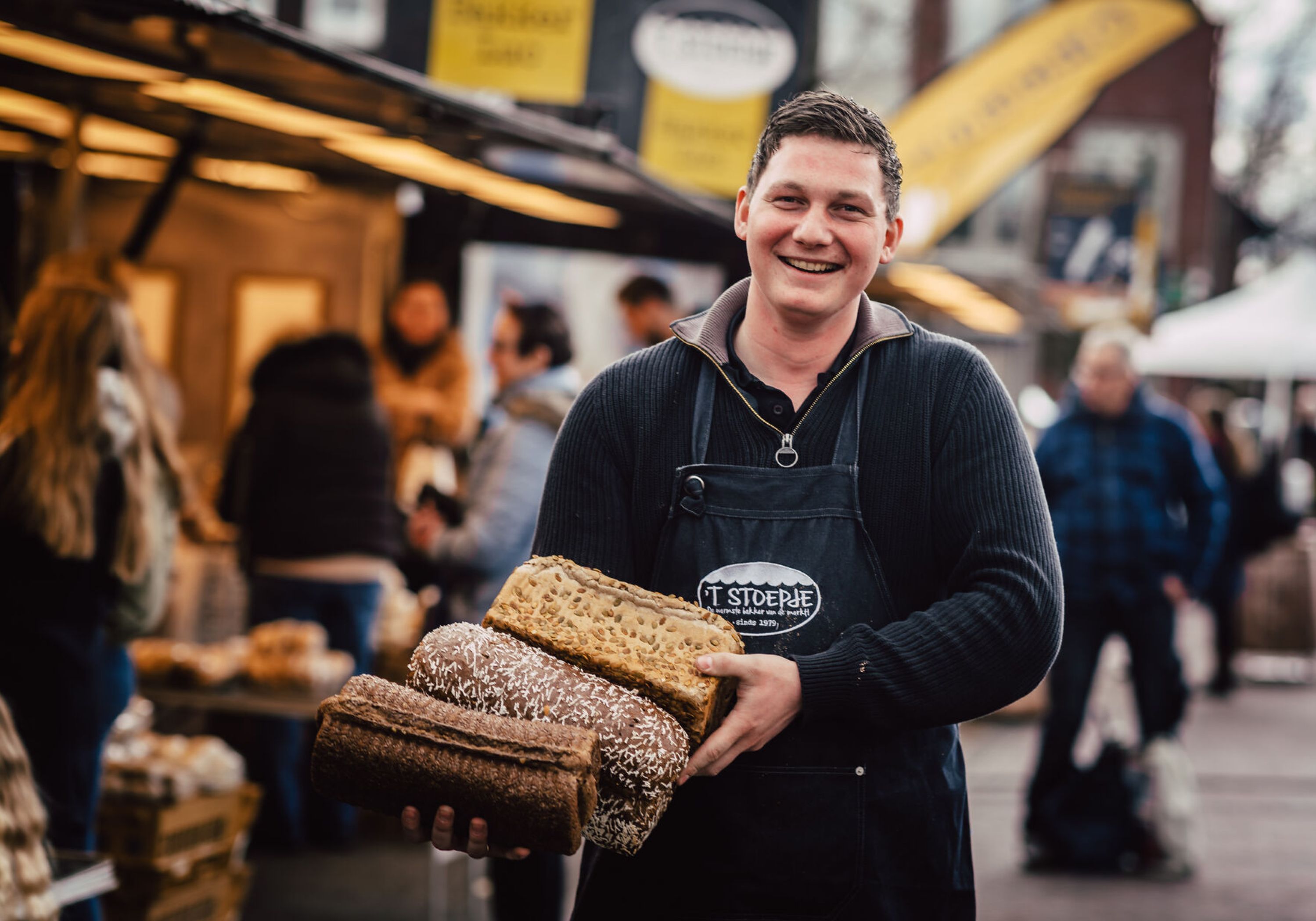 Marktverkoper bij bakker Luc