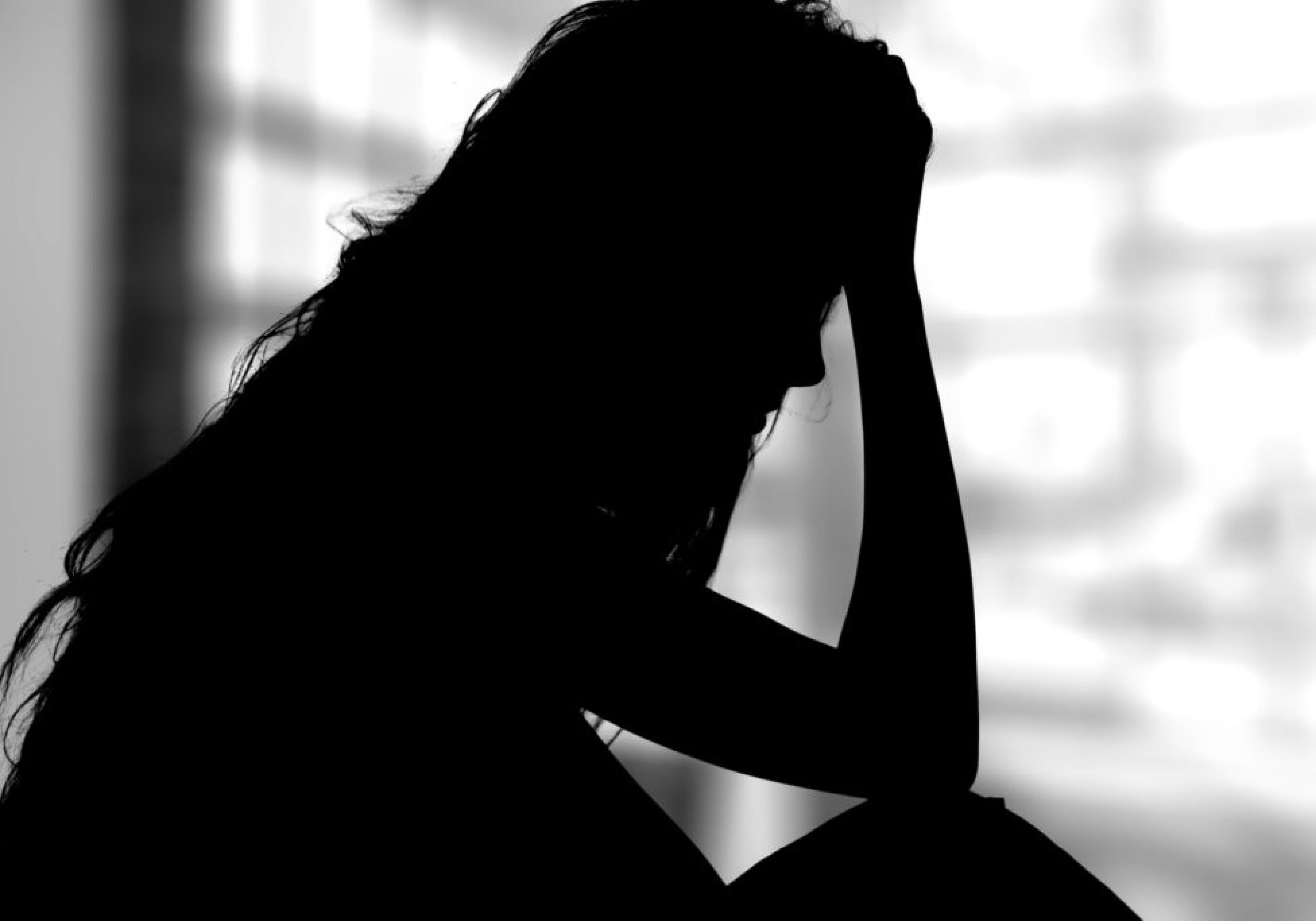 Folder op lantaarnpaal trekt depressief meisje naar inloophuis