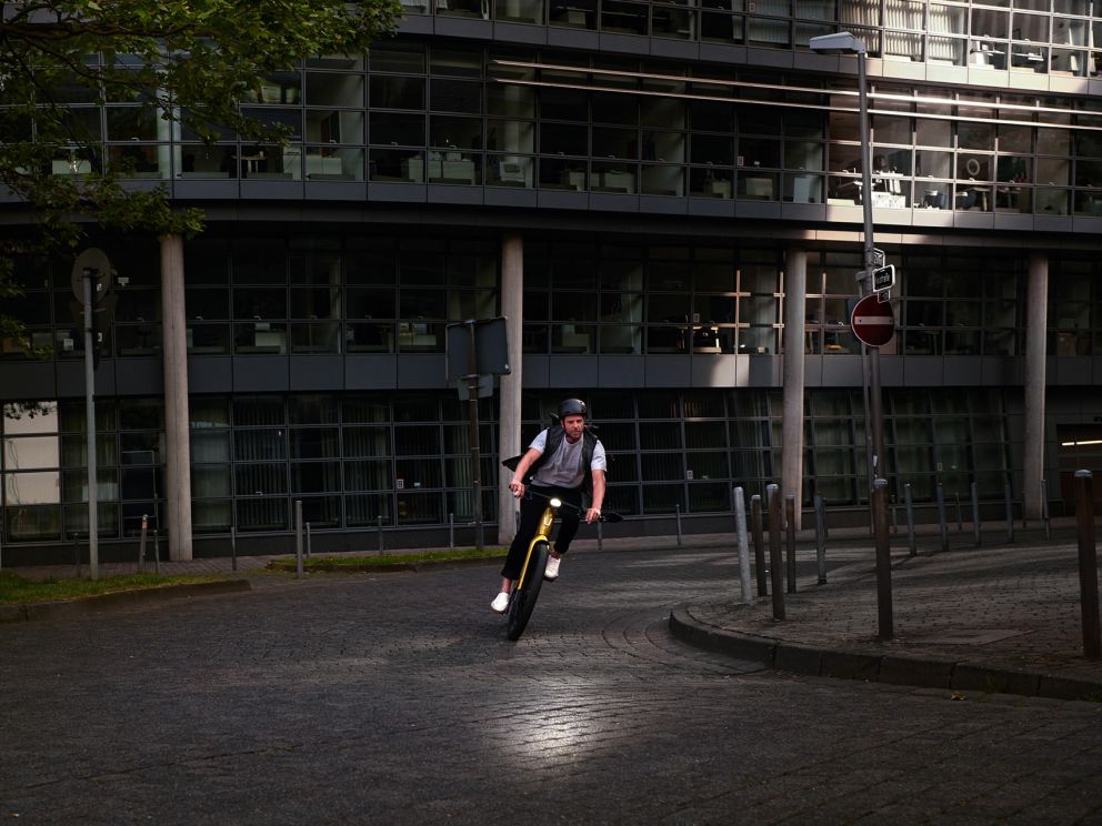 ST7_LE_Outdoor_Action_04_0.jpg