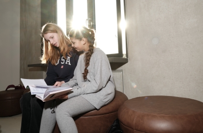 Leerlingen achter de laptop