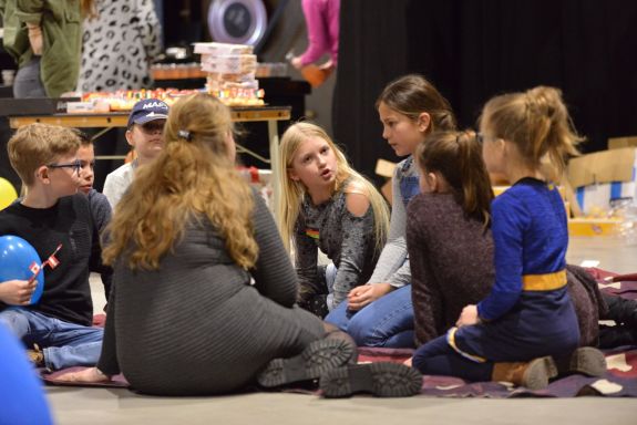 GZB dag 2019-247_kinderen_praten.jpeg GZB dag 2019-247_kinderen_praten