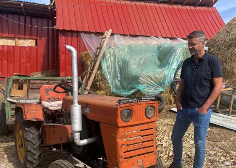 Harm bij trekker-web