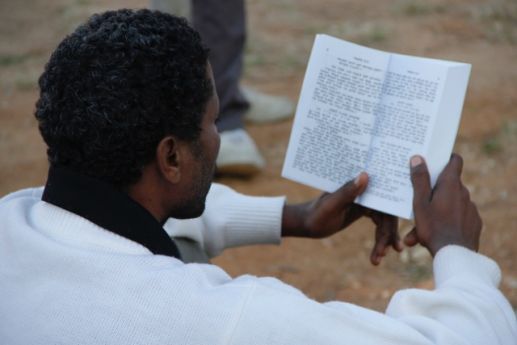 IL1.102 Bibles to needy