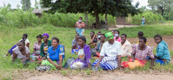 smal_vacature_missioloog_Malawi_groep_vrouwen smal_vacature_missioloog_Malawi_groep_vrouwen
