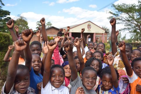 Mozambique DSC_0331_kinderen_juichen juichendekinderenmozambique