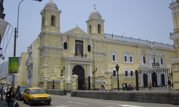 Reis Peru nov 2008 195_straatbeeld_kerk