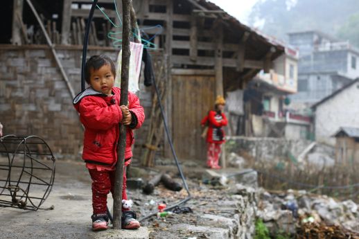 5448_Mirjam_leeflang_zendingsexpeditie_meisje_rood 5448_Mirjam_leeflang_zendingsexpeditie_meisje_rood