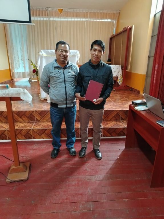 rechts pastor Alvaro diploma