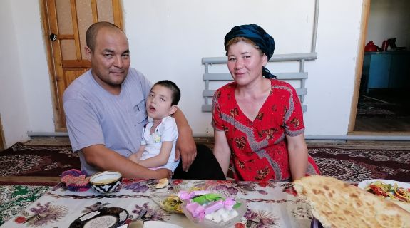 vader en moeder met hun Kausar - bewerkt