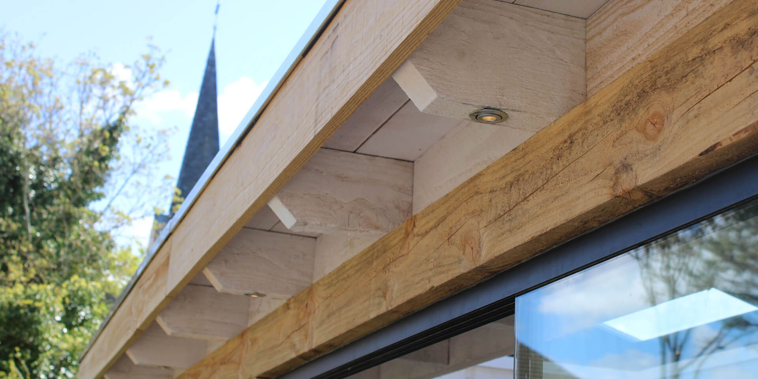 Welke houtsoort is de beste voor mijn buitenverblijf?