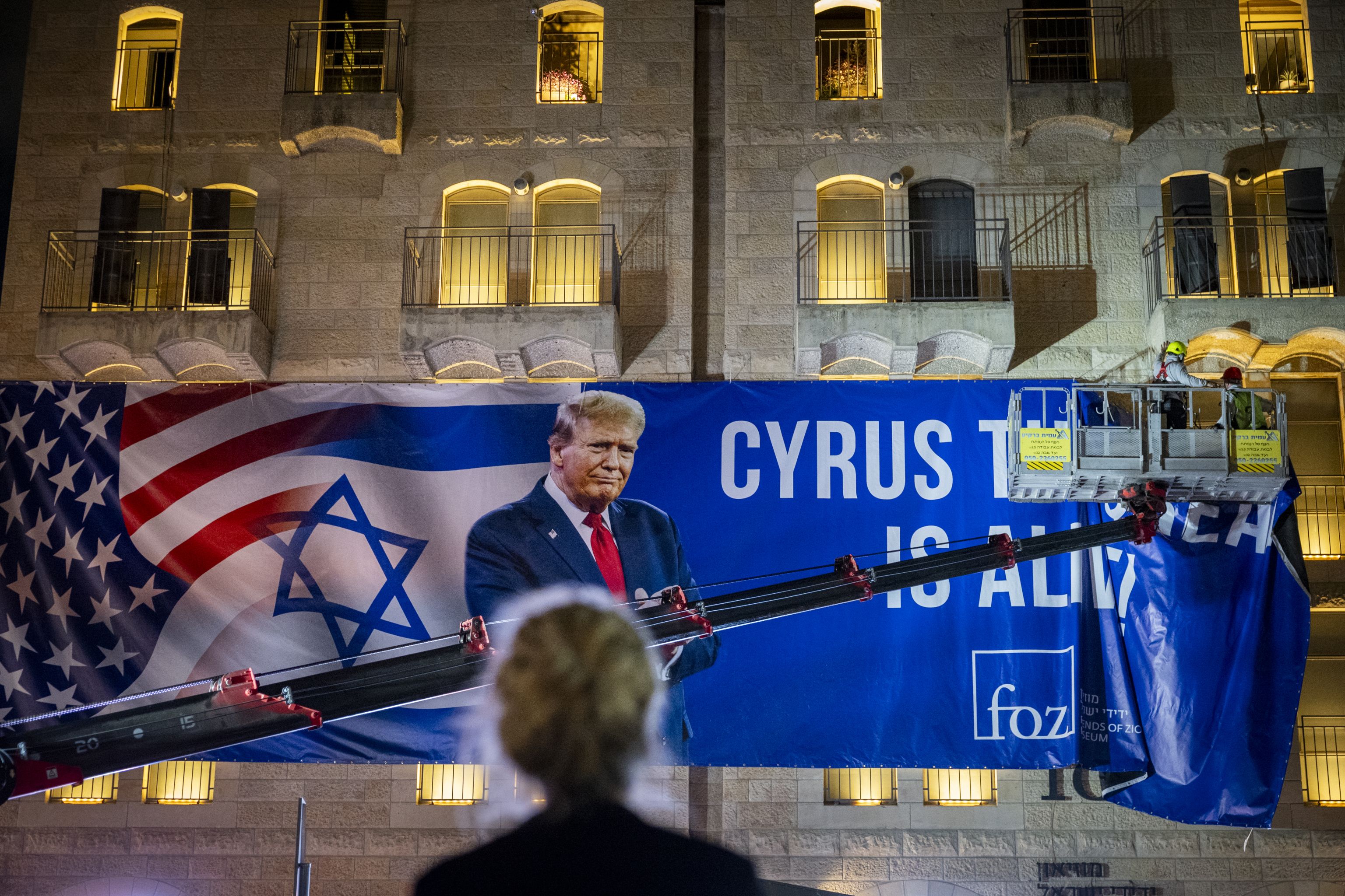 Banner Trump F251012YS305