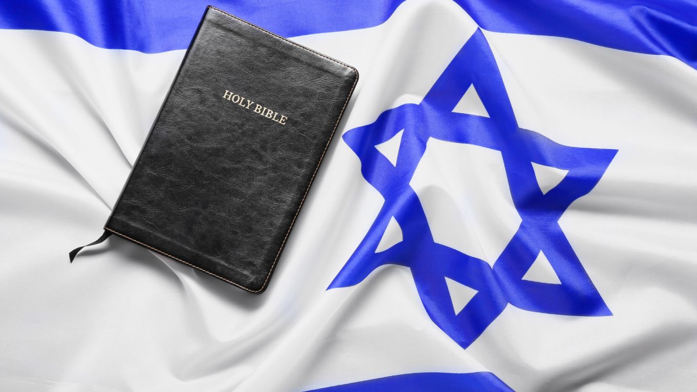 Bijbel met Israëlische vlag
