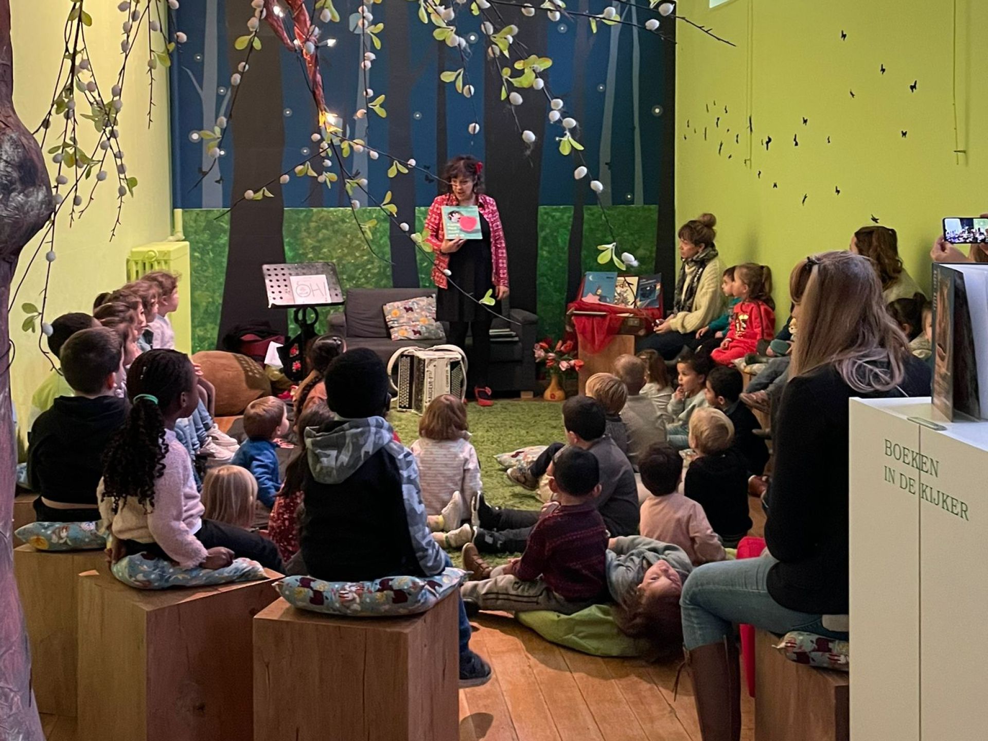 2 boekenbos Leesbeleid in het boekenbos met warme sfeer. Gratis middagactiviteit.