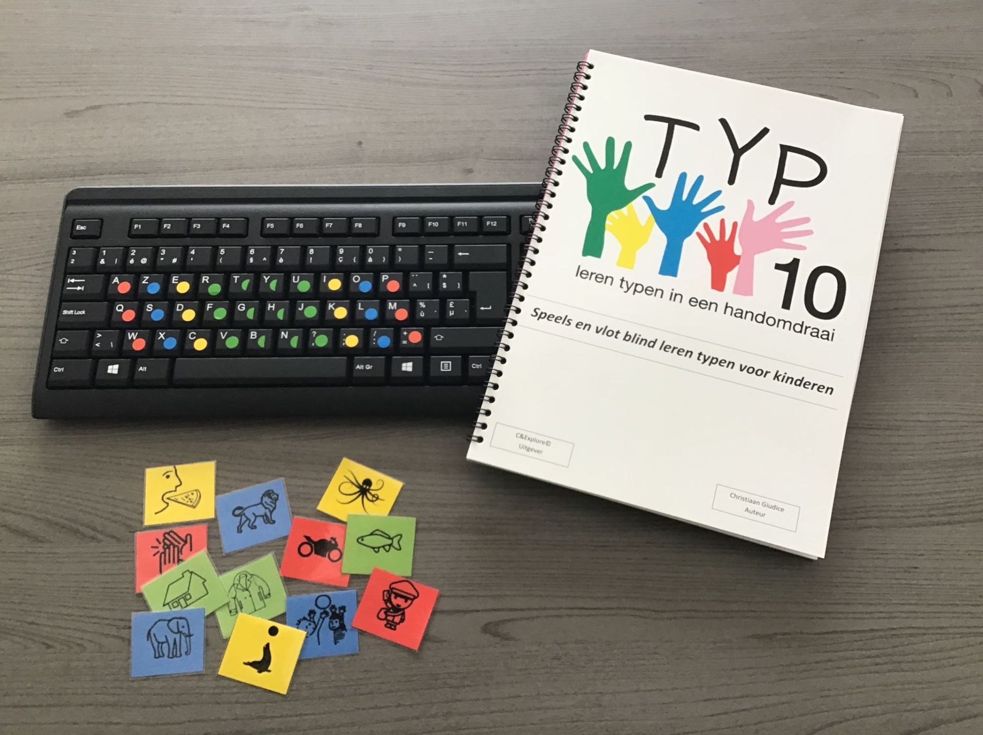 23 typ10 Leerlingen leren blind typen met typ10