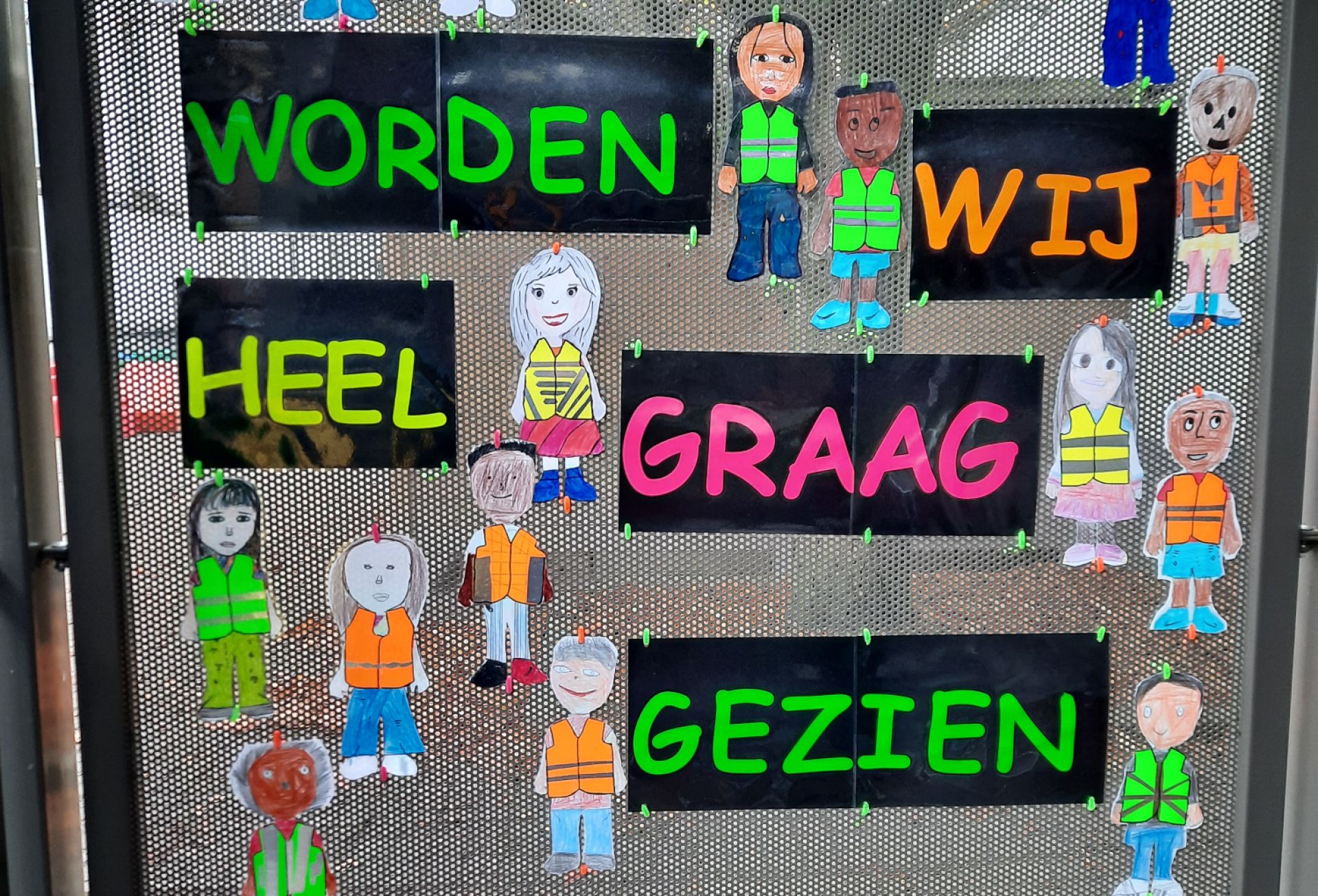 28 extra fluo Aandacht voor veilig verkeer en fluo