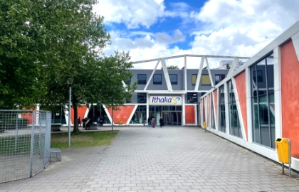 Schoolgebouw Ithaka op Vader Rijndreef