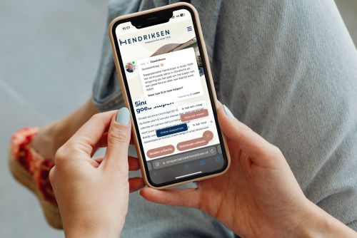 mockuuups-iphone-mockup-in-a-users-hands