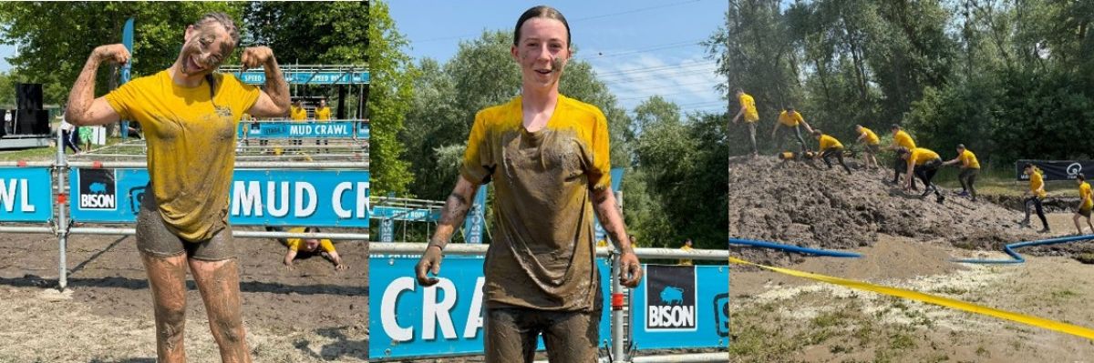 leerlingen in sportkleding met modder