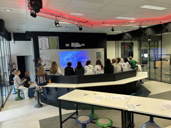 Grade 7 students ISU visiting their peers at Anna van Rijn College Nieuwegein