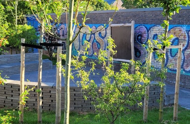 Buitenlesarena Buitenlesarena met bomen