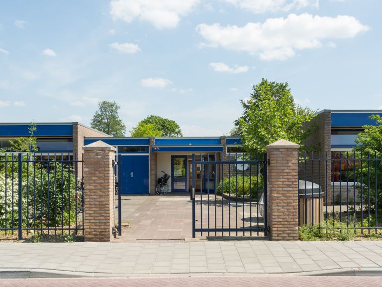 Franciscusschool Zaltbommel Hoofdingang van de Franciscusschool in Zaltbommel