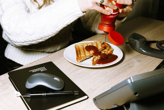 Trainee data doet ketchup op tosti Trainee data doet ketchup op tosti