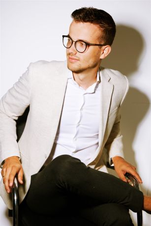 Young professional staat op Young professional staat op