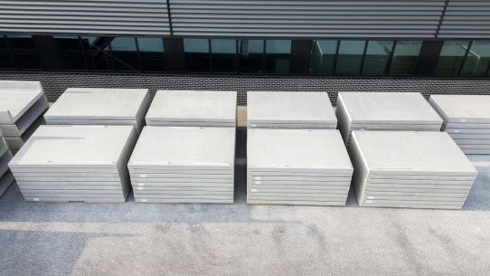Concrete floor plates