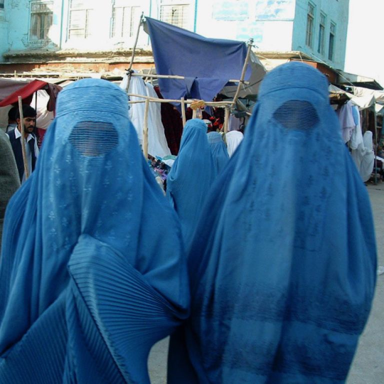 Twee-vrouwen-in-Burka.jpg