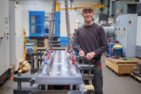 CNC-frezer aan het werk bij Hopman Machinefabriek in Bunschoten