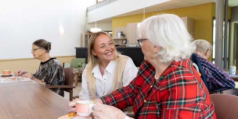 Bewoner kleinkind mantelzorger verpleeghuis vacature welzijn Pniël