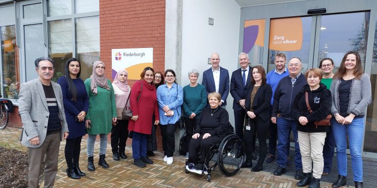 Statushouders doen vrijwilligerswerk bij Riederborgh Statushouders doen vrijwilligerswerk bij Riederborgh