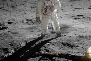 Buzz Aldrin met reflectie van Neil Armstrong