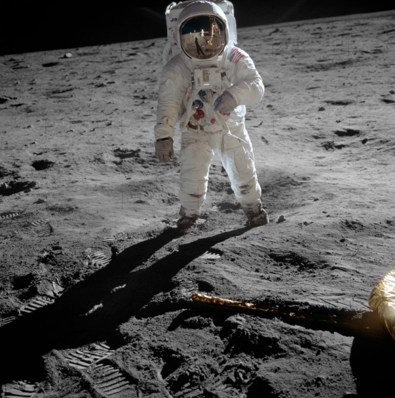 Buzz Aldrin met reflectie van Neil Armstrong